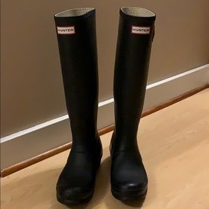 Matte black Hunter rain boots